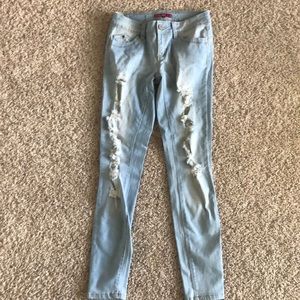 💙💙 Wanna betta butt? Size 3 blue jeans 💙💙